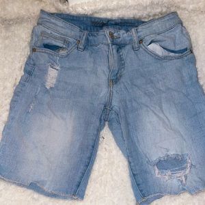 Bermuda shorts size 6/28